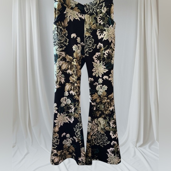 Pants - IINC Women’s Floral Bell Bottom Flare Pants Sz 10